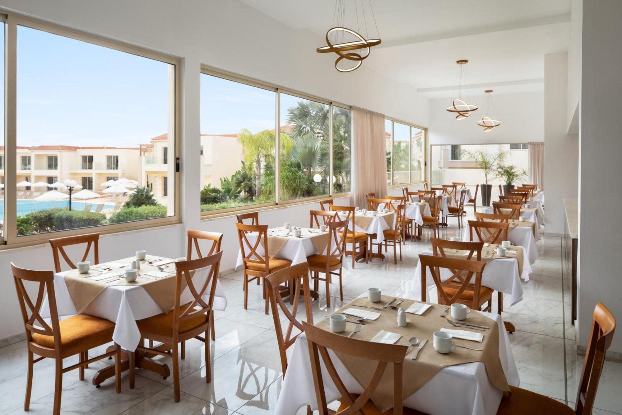 Ramada Hotel & Suites By Wyndham Ayia Napa Bagian luar foto