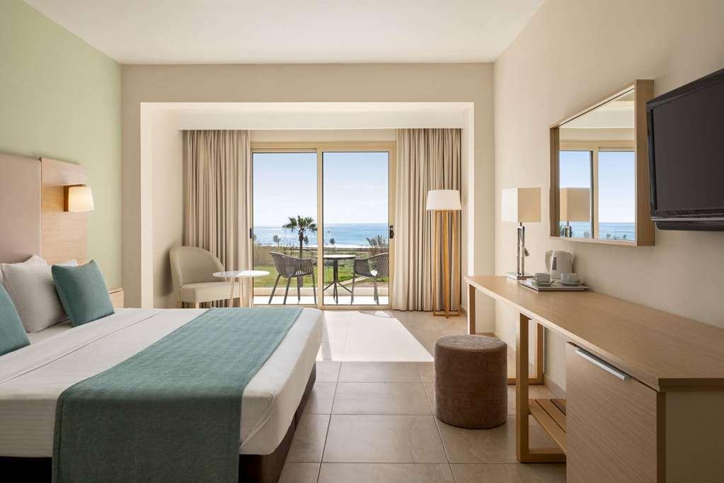 Ramada Hotel & Suites By Wyndham Ayia Napa Ruang foto