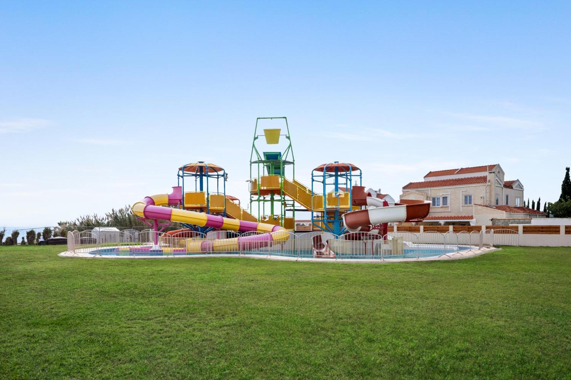 Ramada Hotel & Suites By Wyndham Ayia Napa Bagian luar foto